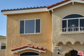 6071 1/2 Pickford St in Los Angeles, CA - Building Photo - Building Photo