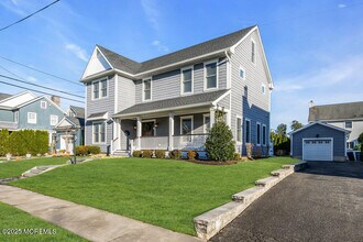 102 4th Ave in Sea Girt, NJ - Building Photo - Building Photo