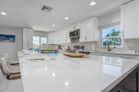 5600 Beach Way Dr in Siesta Key, FL - Foto de edificio - Building Photo