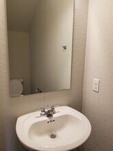 7930 Oak Mdws Bnd in San Antonio, TX - Foto de edificio - Building Photo