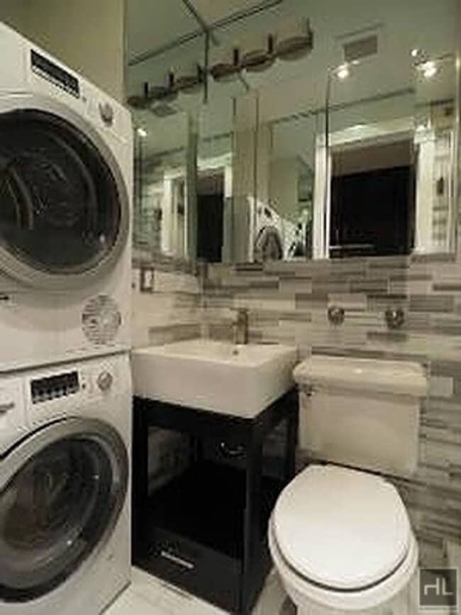 East 106th Street, Unit 21 in New York, NY - Building Photo - Building Photo