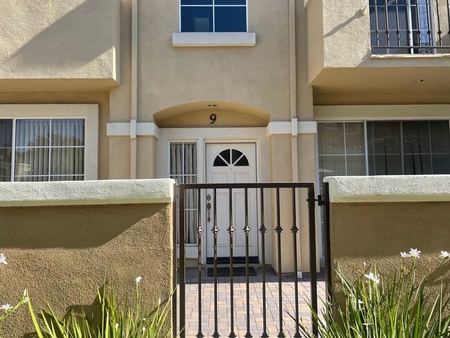 property at 9 Theater Ln