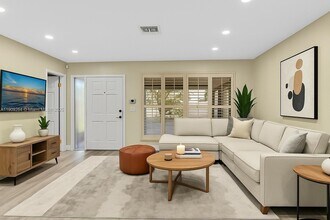 2114 N 44th Ave in Hollywood, FL - Foto de edificio - Building Photo