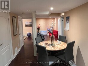 15 Settlers Ridge St in Markham, ON - Building Photo - Building Photo