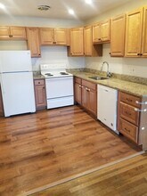 1033 Massachusetts Ave, Unit 10 in Arlington, MA - Building Photo - Building Photo