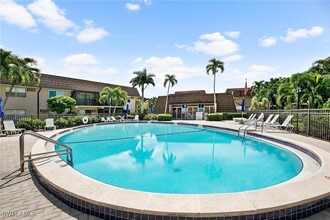 87 N Collier Blvd in Marco Island, FL - Foto de edificio - Building Photo