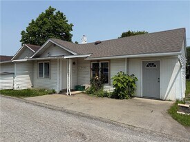 211 Line Ave in Ellwood City, PA - Building Photo