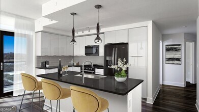 1400 W Peachtree St NW, Unit 2213 in Atlanta, GA - Building Photo - Building Photo