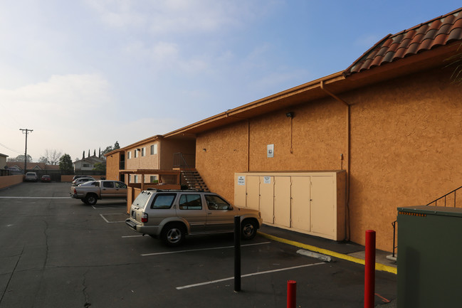 Broadway Square Apartments in El Cajon, CA - Building Photo - Building Photo