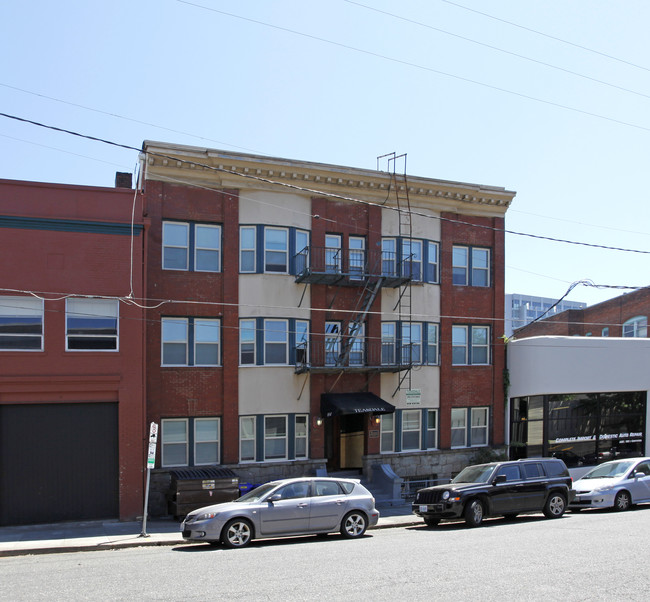 Teasdale Apartments! in Portland, OR - Building Photo - Building Photo