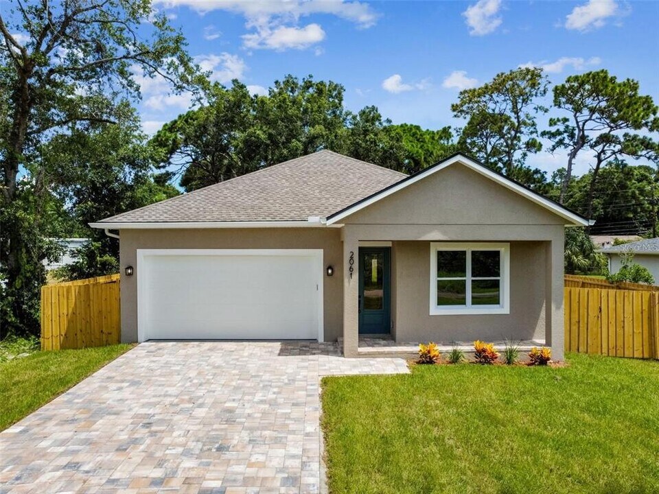 2061 19th Ave SW in Largo, FL - Building Photo