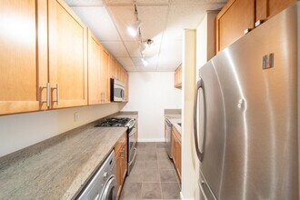 227 CHRISTOPHER COLUMBUS Dr in Jersey City, NJ - Building Photo - Building Photo