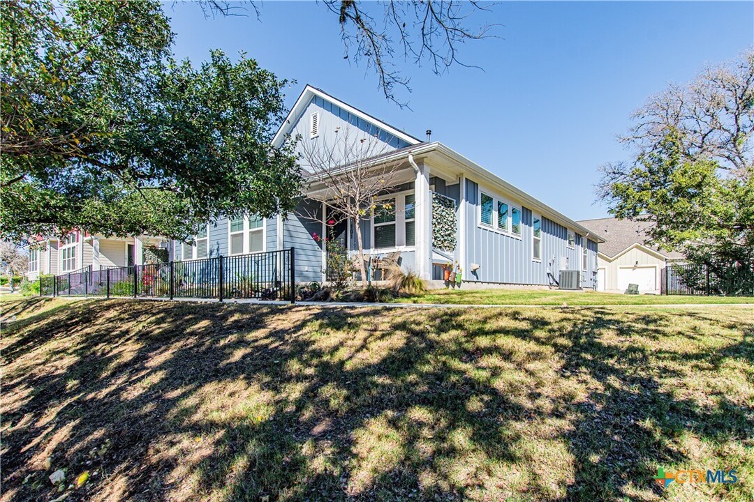 121 Lafitte Dr in San Marcos, TX - Building Photo