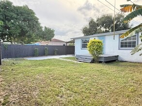 2915 NW 29th St in Miami, FL - Foto de edificio - Building Photo