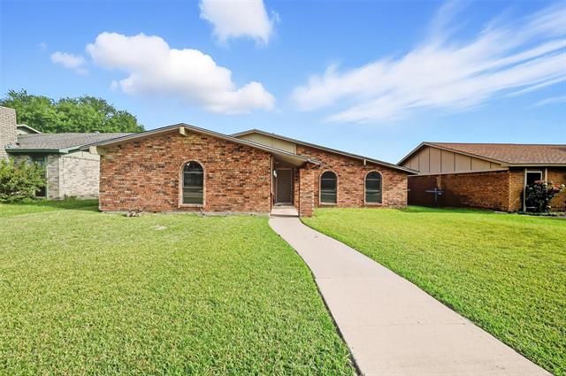 5256 Sherman Dr in The Colony, TX - Building Photo