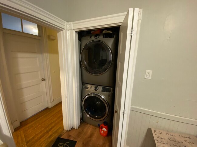 82 Hillside St, Unit 3 in Boston, MA - Foto de edificio - Building Photo