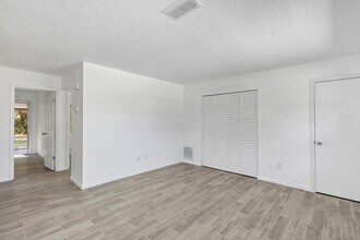 2508 India Palm Dr in Edgewater, FL - Building Photo - Building Photo