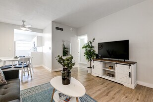 5817 NW 37th St in Virginia Gardens, FL - Building Photo