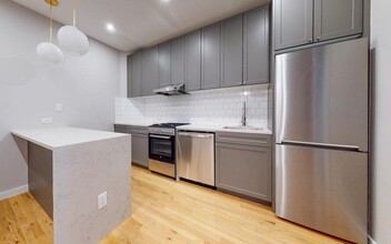 109 Smith St, Unit 1R in Brooklyn, NY - Building Photo - Building Photo