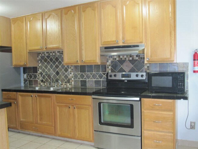 56 Kenwood Dr in New Windsor, NY - Building Photo - Building Photo