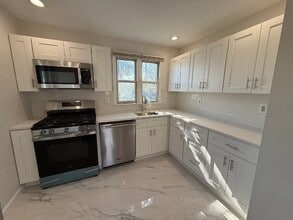 627 Mola Blvd in Elmwood Park, NJ - Building Photo - Building Photo