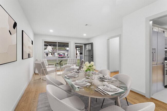 2222 N Grand Blvd in Pearland, TX - Foto de edificio - Building Photo