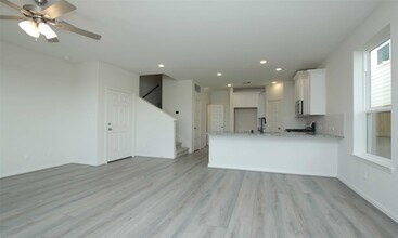 1530 Revolution Way in Missouri City, TX - Building Photo - Building Photo