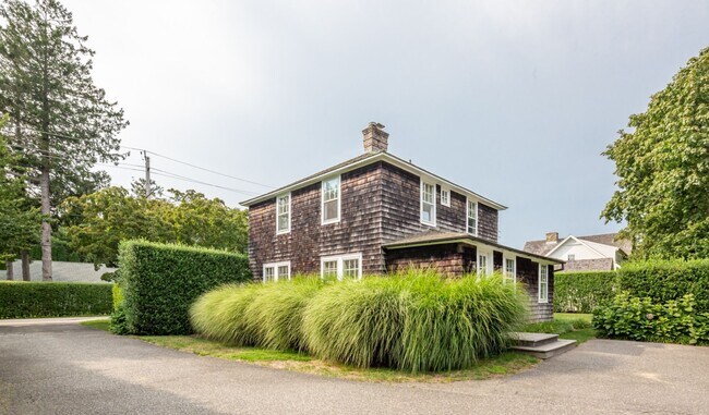 40 McGuirk St in East Hampton, NY - Building Photo - Building Photo