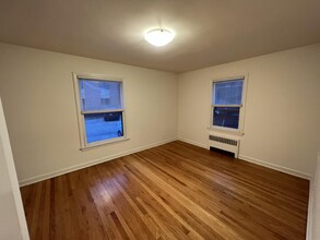 826 E Henry Clay St-Unit -1 in Whitefish Bay, WI - Building Photo - Building Photo
