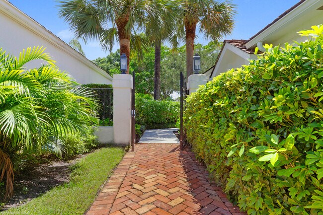 2502 Muir Cir in Wellington, FL - Building Photo - Building Photo