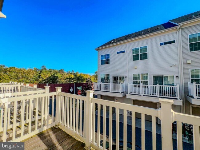 7105 Rowlock Aly in Calverton, MD - Foto de edificio - Building Photo