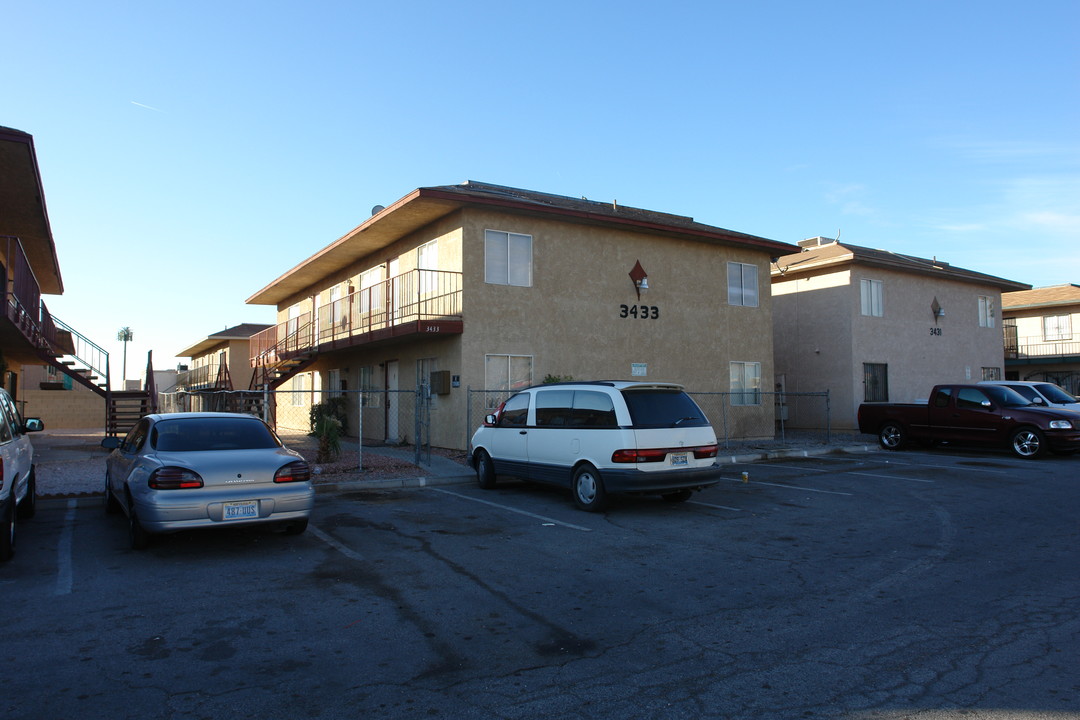 3433 Cheyenne Ave in North Las Vegas, NV - Building Photo