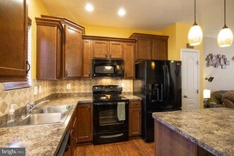 816 Croggan Cres in Glen Burnie, MD - Building Photo - Building Photo