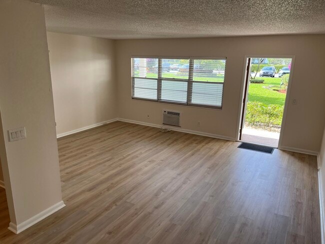 300 Fanshaw H in Boca Raton, FL - Building Photo - Building Photo