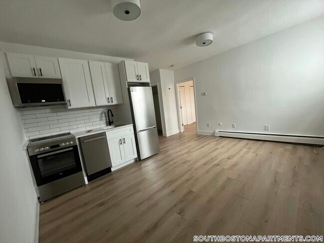 740 E 7th St, Unit 17 in Boston, MA - Building Photo - Building Photo