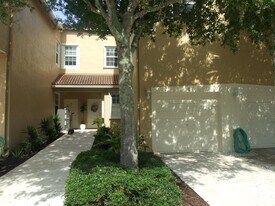 156 Village Blvd in Tequesta, FL - Building Photo