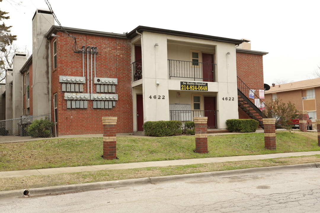 Monarch Place Apartments in Dallas, TX - Foto de edificio