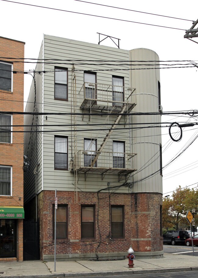 357 West Side Ave in Jersey City, NJ - Building Photo - Building Photo