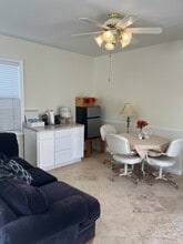 17551 Cedarwood Dr in Riverside, CA - Foto de edificio - Building Photo