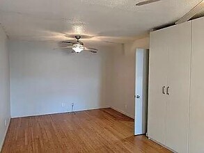 7011 Whispering Oaks Dr in Austin, TX - Building Photo - Building Photo