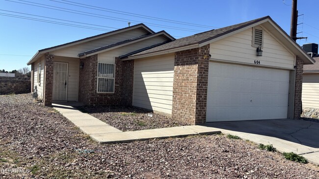 604 Esmeralda Armendariz Ave in El Paso, TX - Building Photo - Building Photo