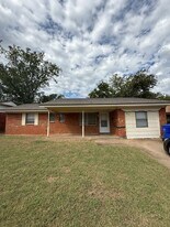 2412 Wyandotte Way in Norman, OK - Building Photo