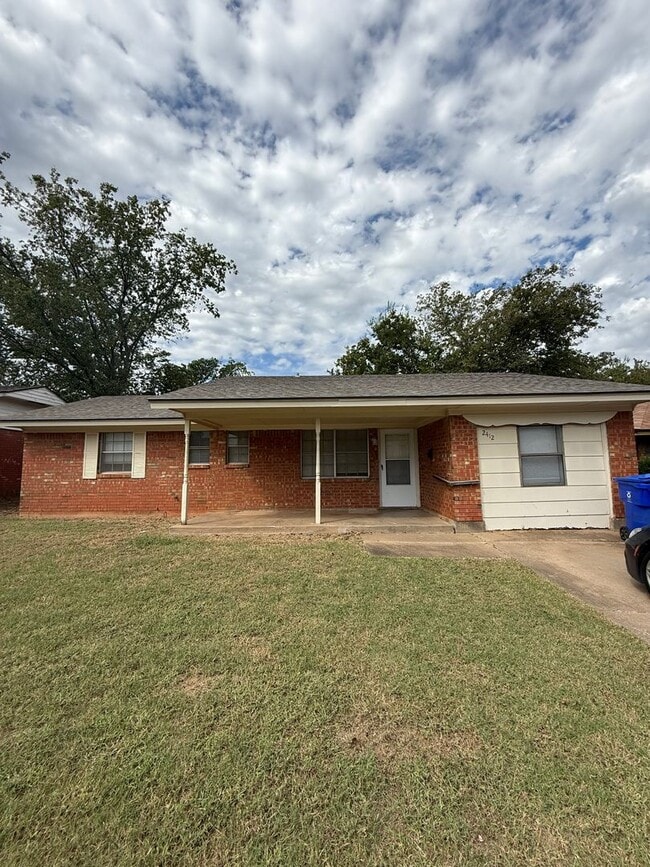 property at 2412 Wyandotte Way