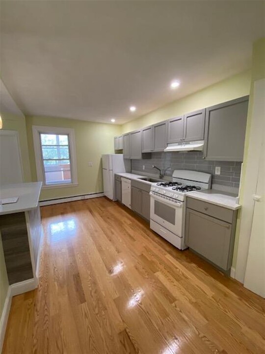 289 Windsor St, Unit 1 in Cambridge, MA - Building Photo