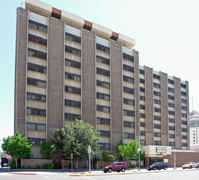 Masten Towers Apartments in Fresno, CA - Foto de edificio - Building Photo