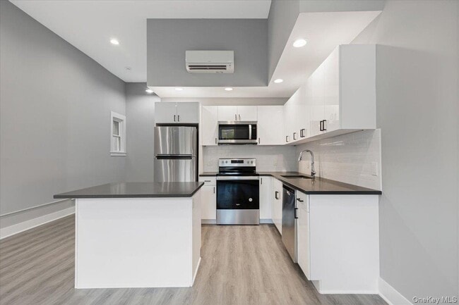 47 Beekman Ave in Sleepy Hollow, NY - Foto de edificio - Building Photo