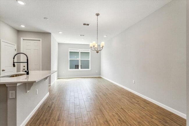 637 Bayhawk St in Debary, FL - Foto de edificio - Building Photo