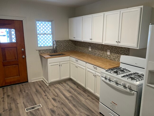 property at 318 W 8th Ave