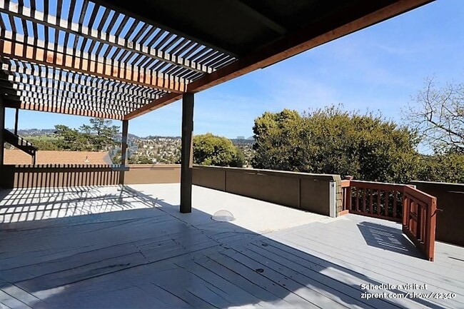 654 Chetwood St in Oakland, CA - Building Photo - Building Photo