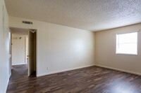 Flint Garden Apartments in Chattahoochee, FL - Foto de edificio - Interior Photo